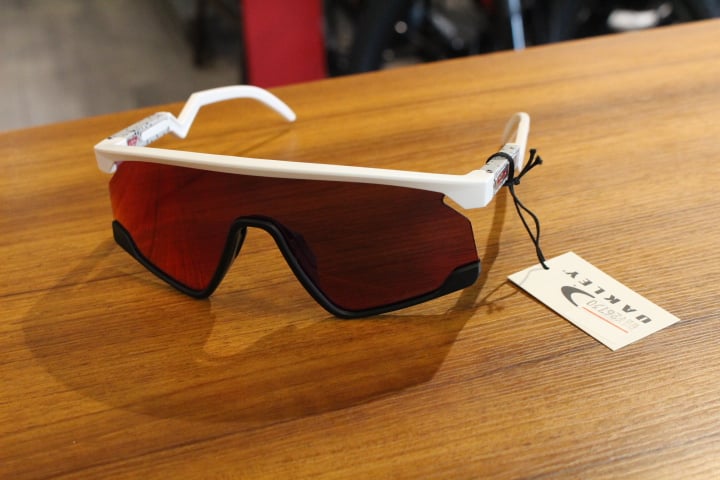 オークリー BXTR MATTWHITE PRIZMROAD Oakley BXTR Matte White Sunglasses w/ Prizm Road Lens – Gear
