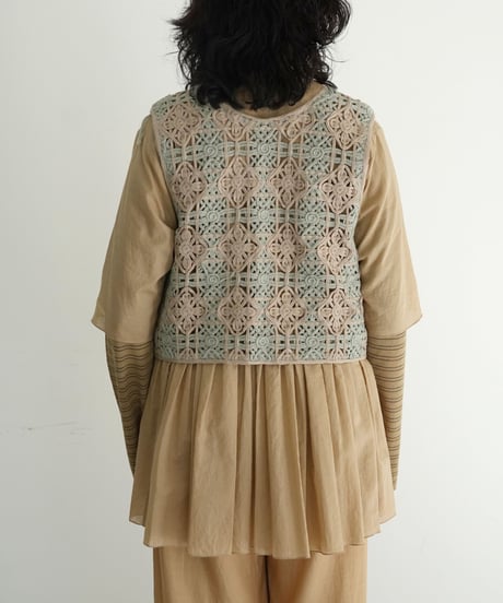JöICEADDED / Embroidered Vest (2 COLORS)