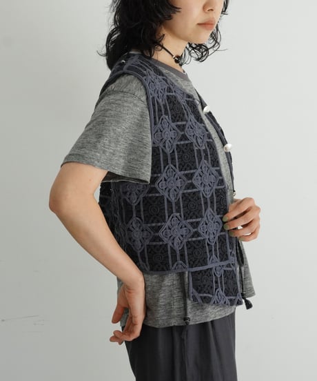JöICEADDED / Embroidered Vest (2 COLORS)