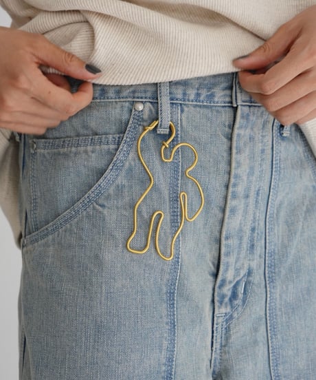 kéngo / brass pincharm "hito"