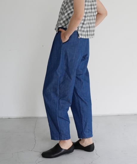AS YET UNNAMED. / The Barrel Work Trousers (Light Indigo Denim)