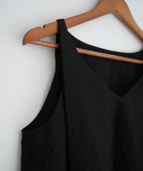 AS YET UNNAMED. - 'the essential line' / V Neck Sleeveless Top (4 COLORS)