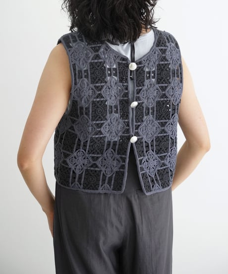 JöICEADDED / Embroidered Vest (2 COLORS)