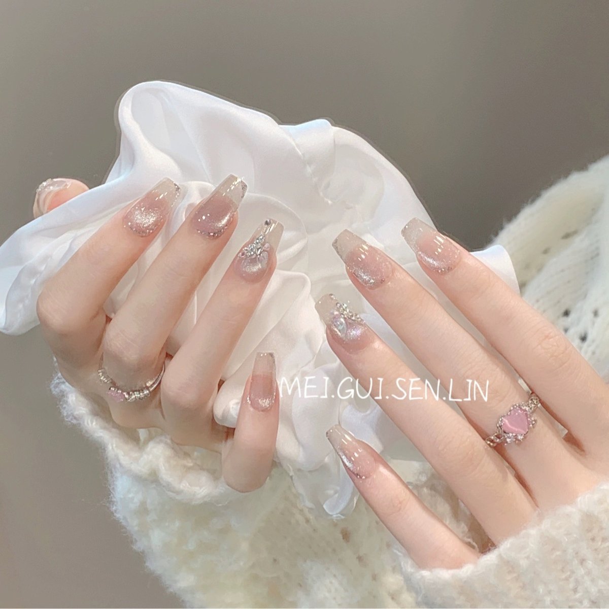 ネイルチップ ワンホン ドット ビジュー 蝶々 ネイルチップ ワンホン ドット ビジュー 蝶々 ピンク 蝶々 ネイル 韓国