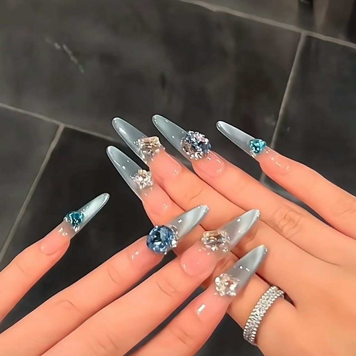 Blue gray ネイルチップ fit=scale-down,w=1200