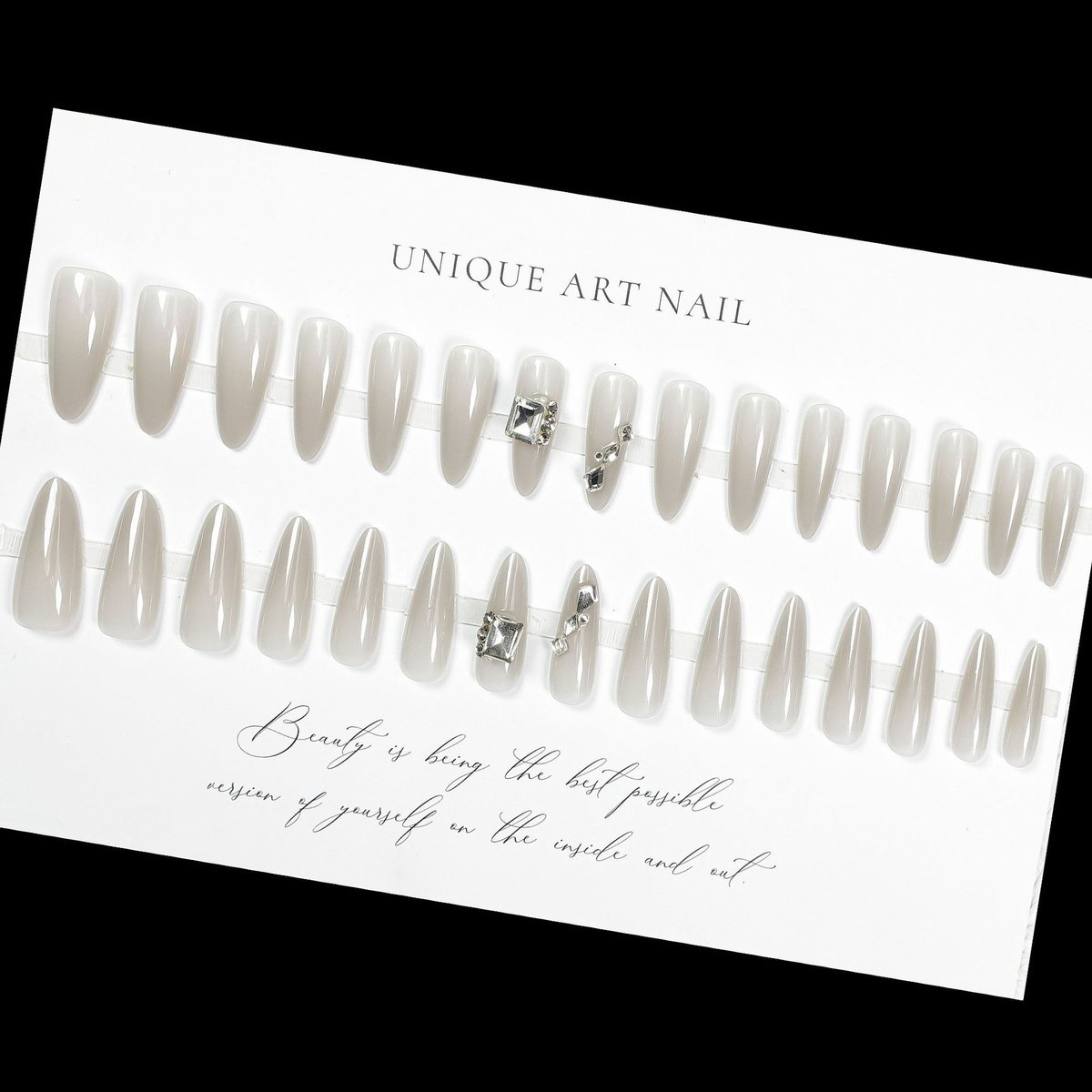 うるツヤベージュのクリアジュエリーネイルチップ | Yuine-ネイル