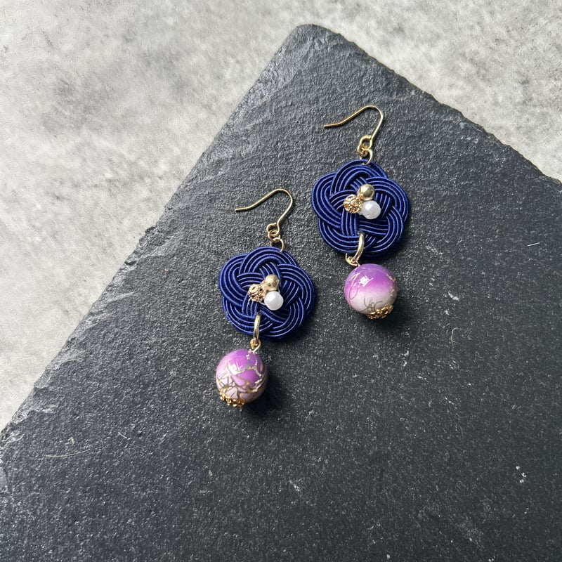 水引ピアス】梅結び ネイビー×唐草ビーズパープル | emu's planning