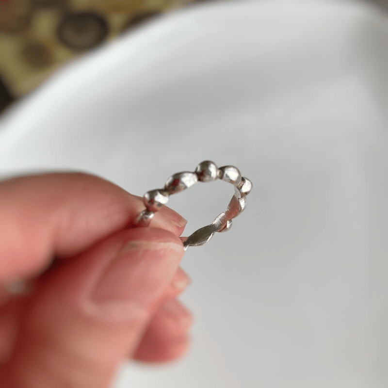 【シルバーアクセサリー】Sv925 すりだしリング 小石が連なるような、リング。— すり出し / SV925 / サイズ12 / 1点