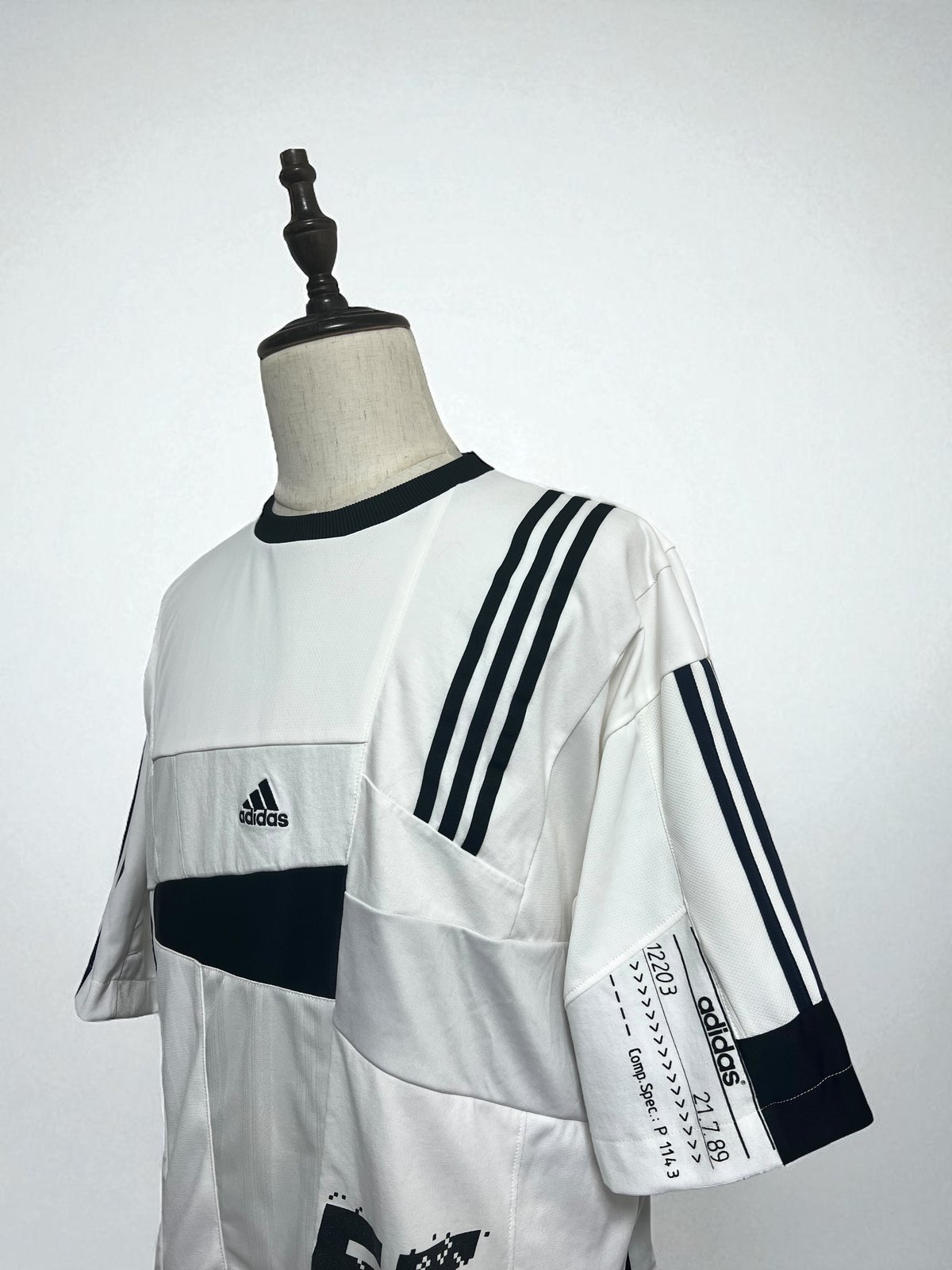 クレイジーパッチワークの再構築オーバーサイズTシャツ -white01