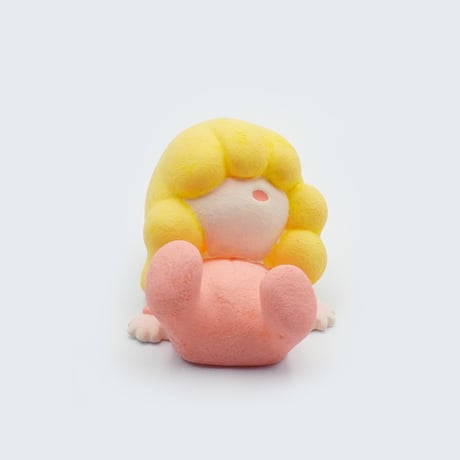 吉川ケイタ 座敷わらし 寝転びこもるちゃん / イエロー×サーモンピンク