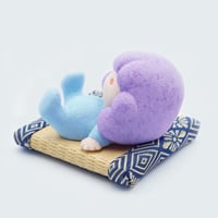 吉川ケイタ 座敷わらし 寝転びこもるちゃん / LIN限定 ライトパープル×ライトブルー