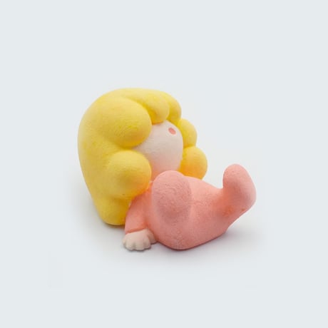 吉川ケイタ 座敷わらし 寝転びこもるちゃん / イエロー×サーモンピンク