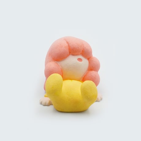 吉川ケイタ 座敷わらし 寝転びこもるちゃん / サーモンピンク×イエロー