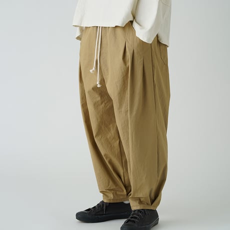 WANTHEM｜LOOSE SHIFT PLEATED PANTS WASHER BEIGE