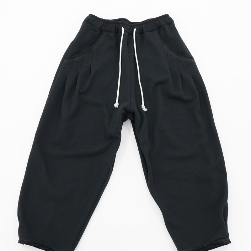 WANTHEM｜LOOSE SHIFT PLEATED SWEAT PANT | WANTHE