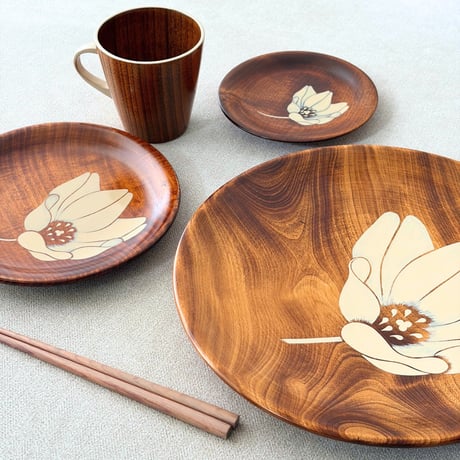 漆絵の食器セット（摺漆塗白花）