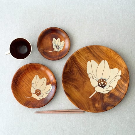 漆絵の食器セット（摺漆塗白花）