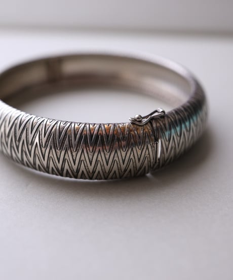 c.1950 Germany Herringbone Hinged Bangle / Silver 830