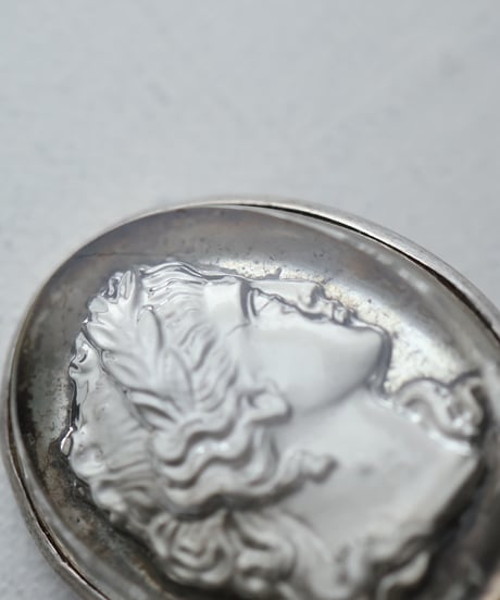 1911 Sweden / ポートレートブローチ / Silver & Reverse Carved Glass