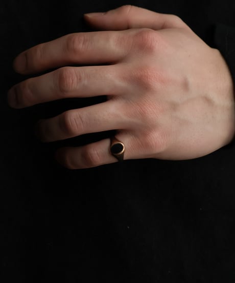 1983 England (London) / Onyx Signet Ring / 9ct Gold