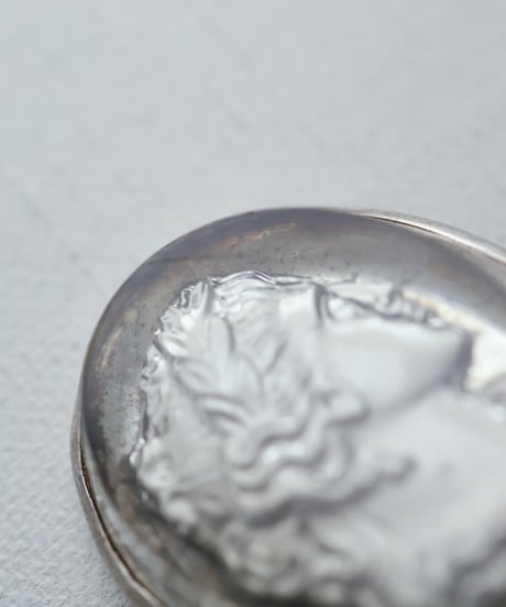 1911 Sweden / ポートレートブローチ / Silver & Reverse Carved Glass