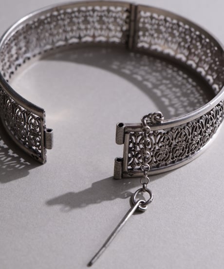 c.1900–10 France / Gothic Gate Bangle / Silver 800