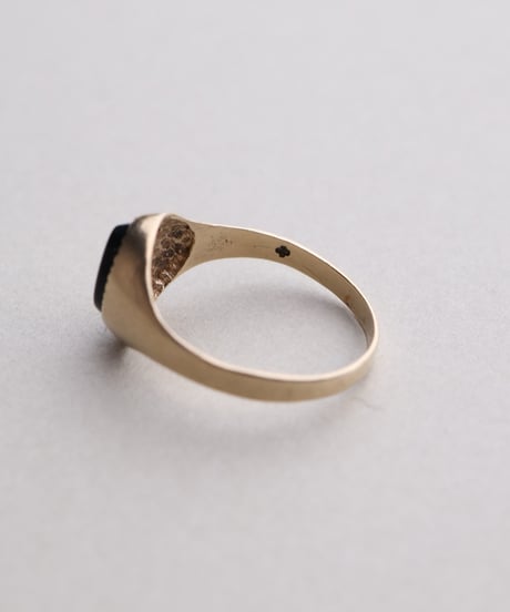 1979 England (London) / Onyx Signet Ring / 9ct Gold