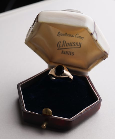 1979 England (London) / Onyx Signet Ring / 9ct Gold