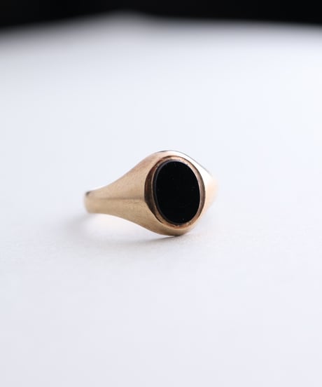 1983 England (London) / Onyx Signet Ring / 9ct Gold