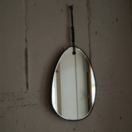 <KAMAROAN> Woven Pebble Mirror 26 (BLACK)