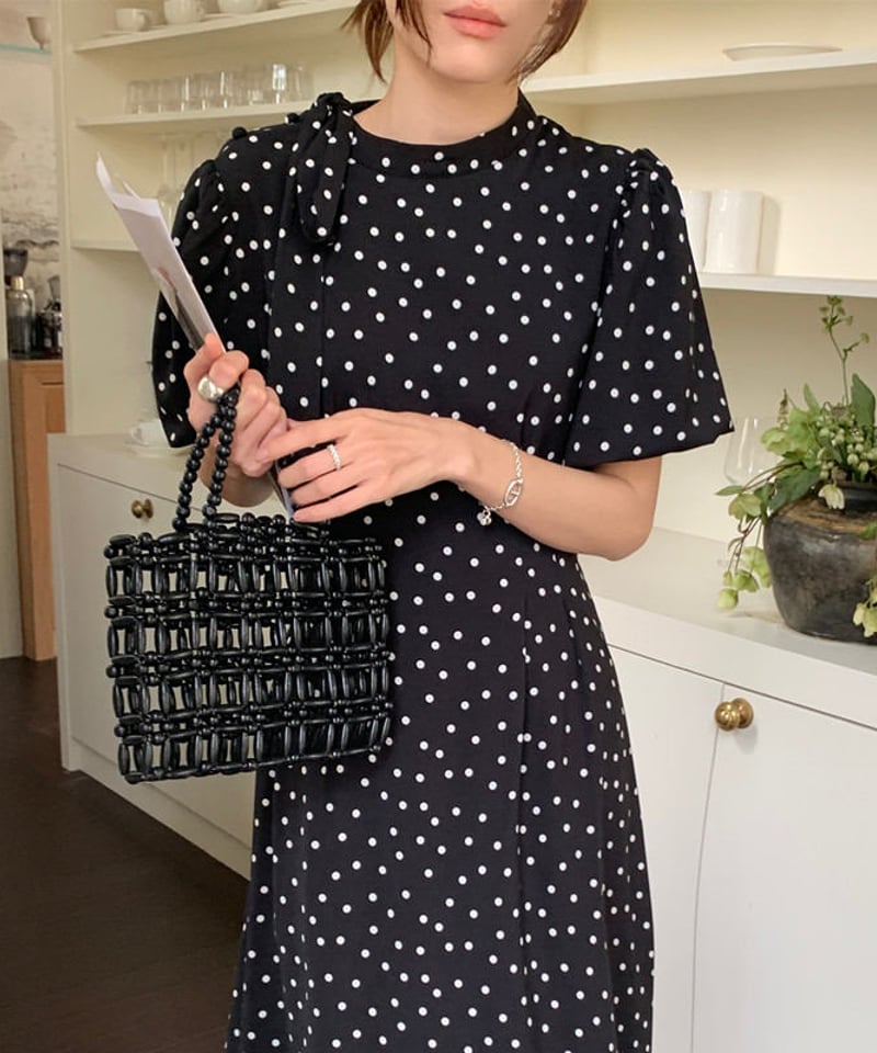 Estella.K カップ付き ドット柄 フレアスリーブ ミニドレス ブラック 軽やかフレア袖〉大人のドット柄ワンピース | SOLEIL