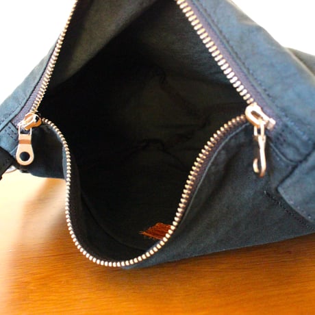 WARM narrow shoulder bag small　DARK NAVY