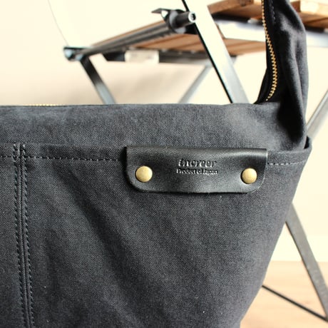 BO harf moon shoulder bag　BLACK