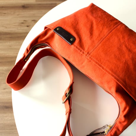 BO harf moon shoulder bag　ORANGE