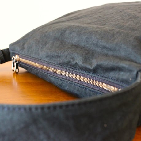 WARM narrow shoulder bag small　DARK NAVY