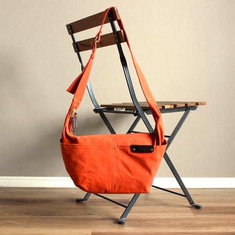 BO harf moon shoulder bag　ORANGE