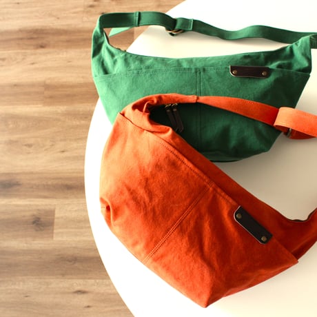 BO harf moon shoulder bag　GREEN