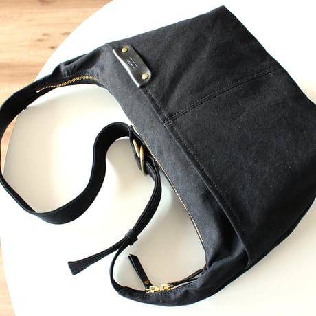 BO harf moon shoulder bag　BLACK