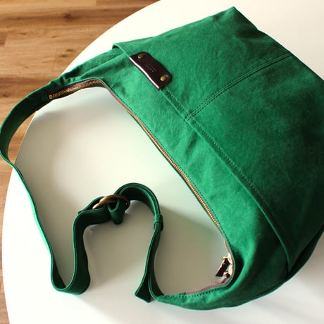 BO harf moon shoulder bag　GREEN