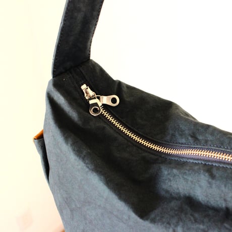 WARM narrow shoulder bag small　DARK NAVY
