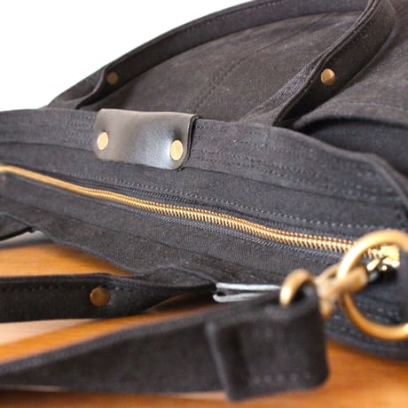BO simple tote bag midium BLACK