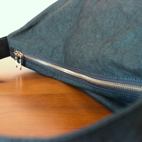 WARM narrow shoulder bag large DARK NAVY