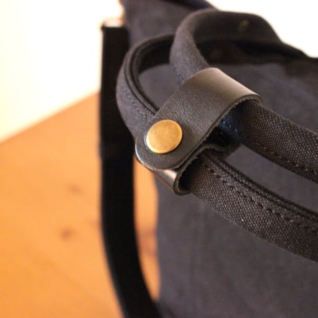 BO simple tote bag midium BLACK