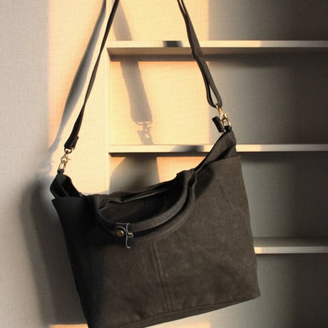 BO simple tote bag midium BLACK