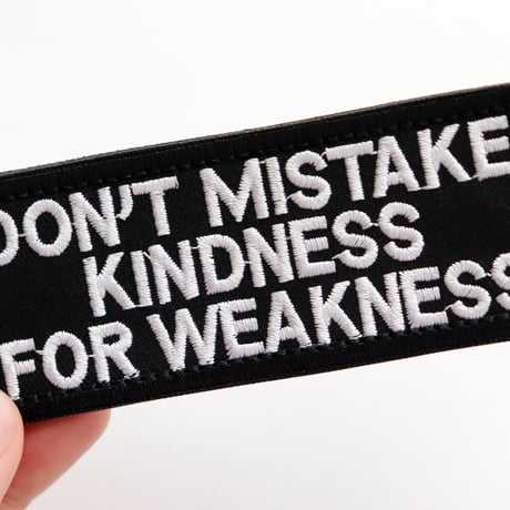 ワッペン アル・カポネの名言 DON'T MISTAKE KINDNESS FOR WEAKNESS マジックテープ（ベルクロ・面ファスナー）着脱 ミリタリー サバゲー 刺繍パッチ