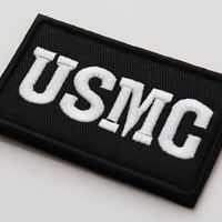 ワッペン USMC（アメリカ海兵隊・海軍） マジックテープ（ベルクロ・面ファスナー）着脱式 ミリタリー サバゲー 刺繍パッチ サイズ：7.5×4.5cm