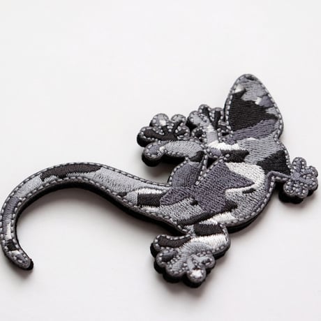 ワッペン トカゲ（ヤモリ） マジックテープ（ベルクロ・面ファスナー）着脱式 ミリタリー サバゲー 刺繍パッチ グレー系