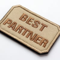 ワッペン BEST PARTNER（ベストパートナー・最高の相棒） マジックテープ（ベルクロ・面ファスナー）着脱式 ミリタリー サバゲー 刺繍パッチ（サンド系）サイズ：8×5cm  のコピー