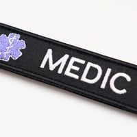 ワッペン MEDIC（衛生兵）とアスクレピオスの杖 マジックテープ  刺繍パッチ サイズ：横10×縦2.5cm