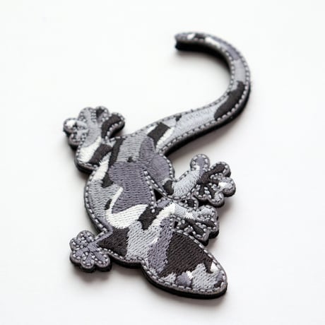 ワッペン トカゲ（ヤモリ） マジックテープ（ベルクロ・面ファスナー）着脱式 ミリタリー サバゲー 刺繍パッチ グレー系